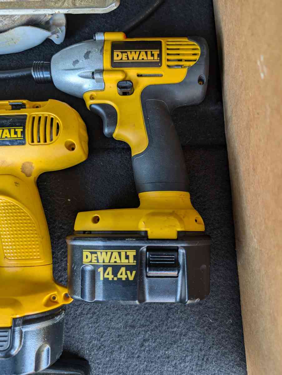 DEWALT MILWAUKEE COMBO - Akron, Ohio - FleaMarketBay