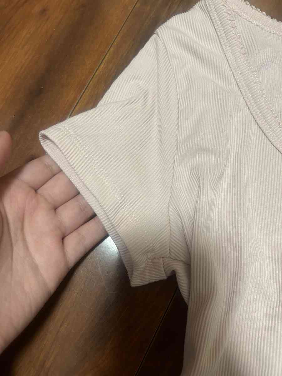 Coquette pink top - Brentwood, New York - FleaMarketBay