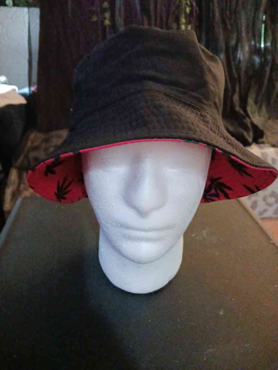 New reversible red leaf bucket hat - Keysville, Virginia - FleaMarketBay