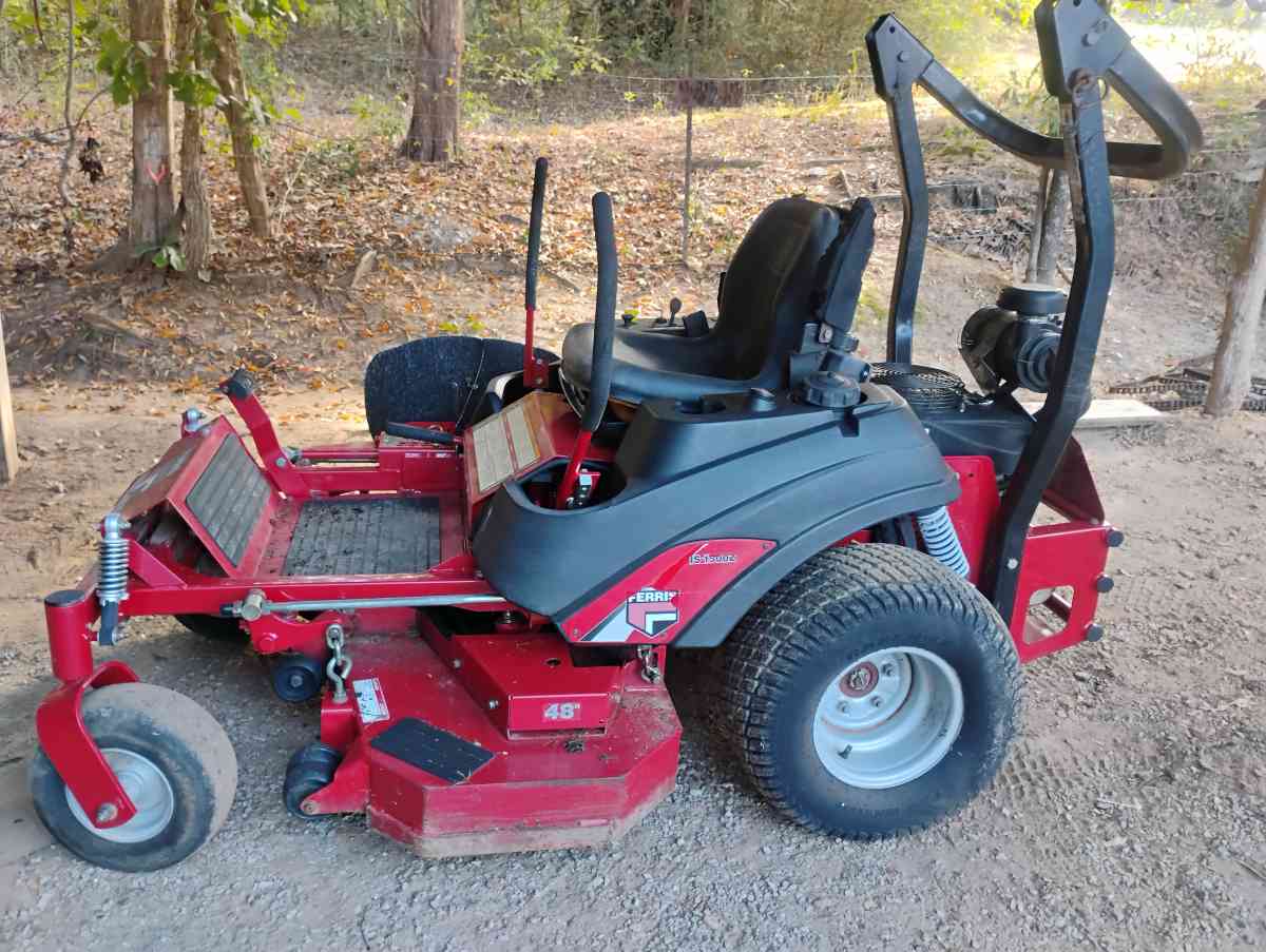 Ferris lawnmower - Holly Springs, Mississippi