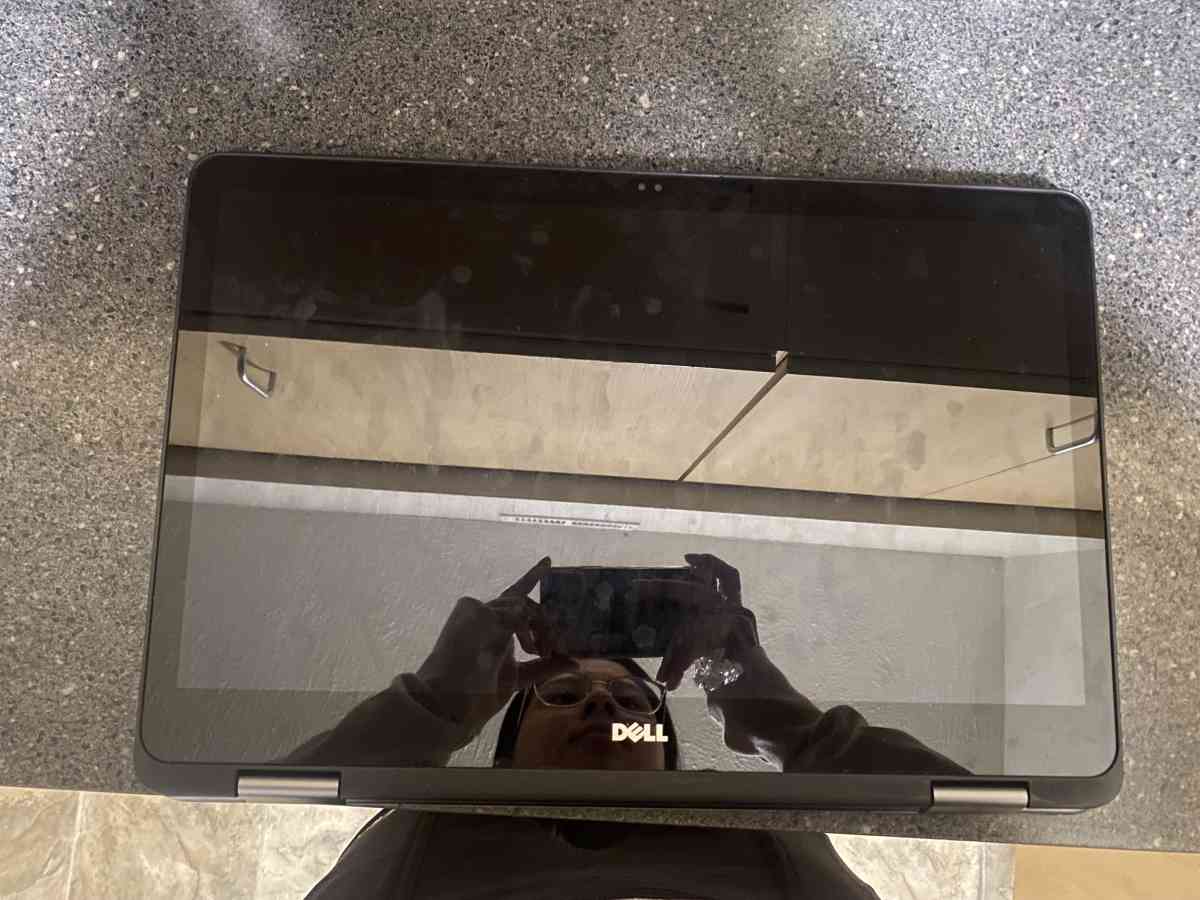 Inspiron Dell i7 8gen 2 in 1 - Elkhorn, Nebraska - FleaMarketBay