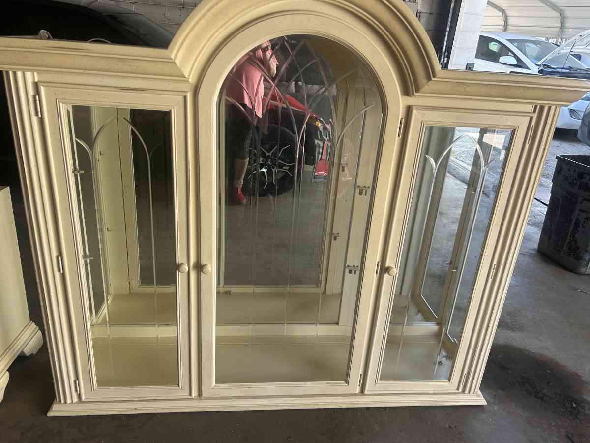 Antique Ashley Curio Cabinet - Kansas City, Missouri