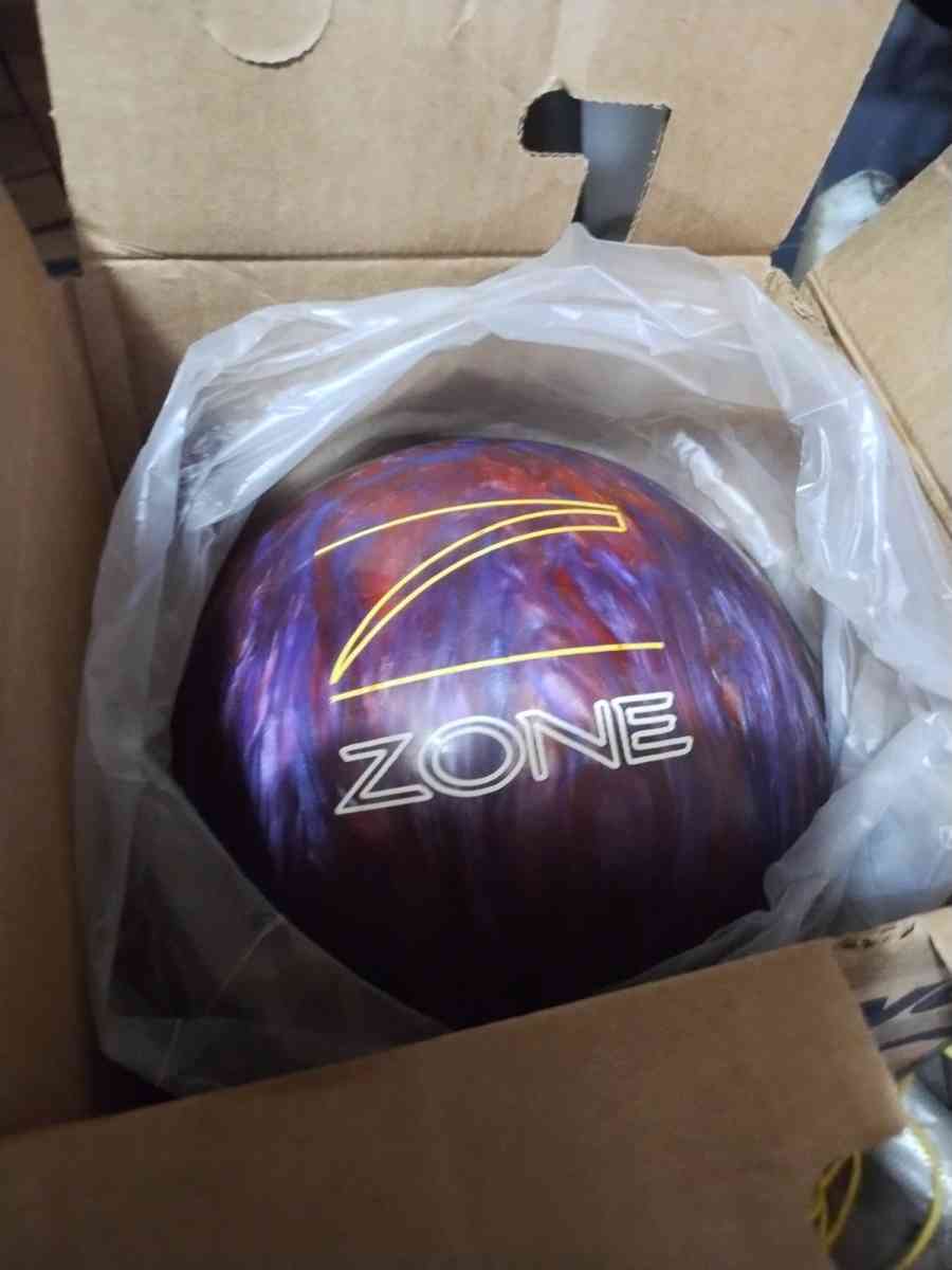 there are new bowls balls with no holes I have 24 of them - Carolina Beach, North Carolina