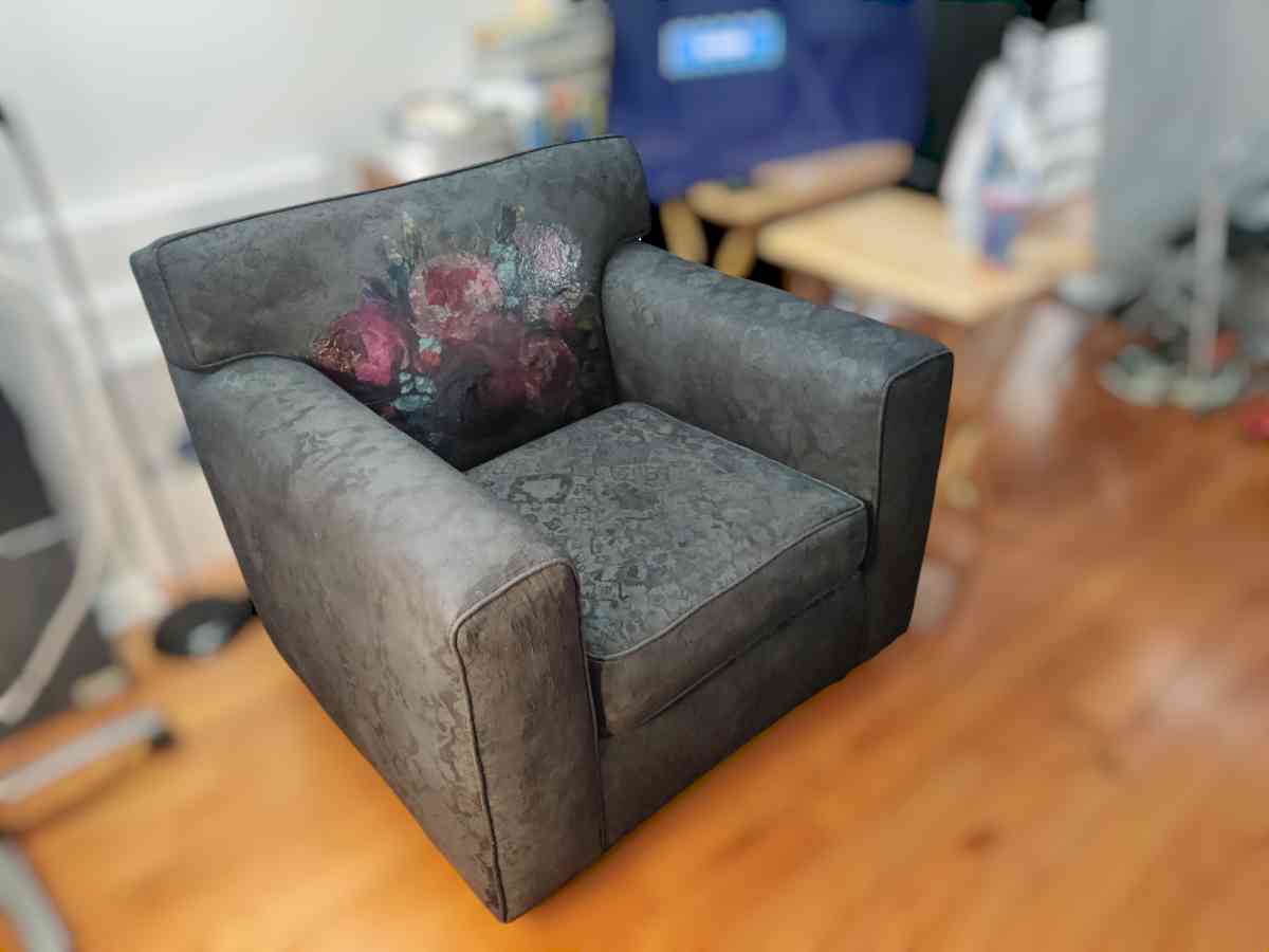Charcoal Gray Accent Chair - Baltimore, Maryland - FleaMarketBay