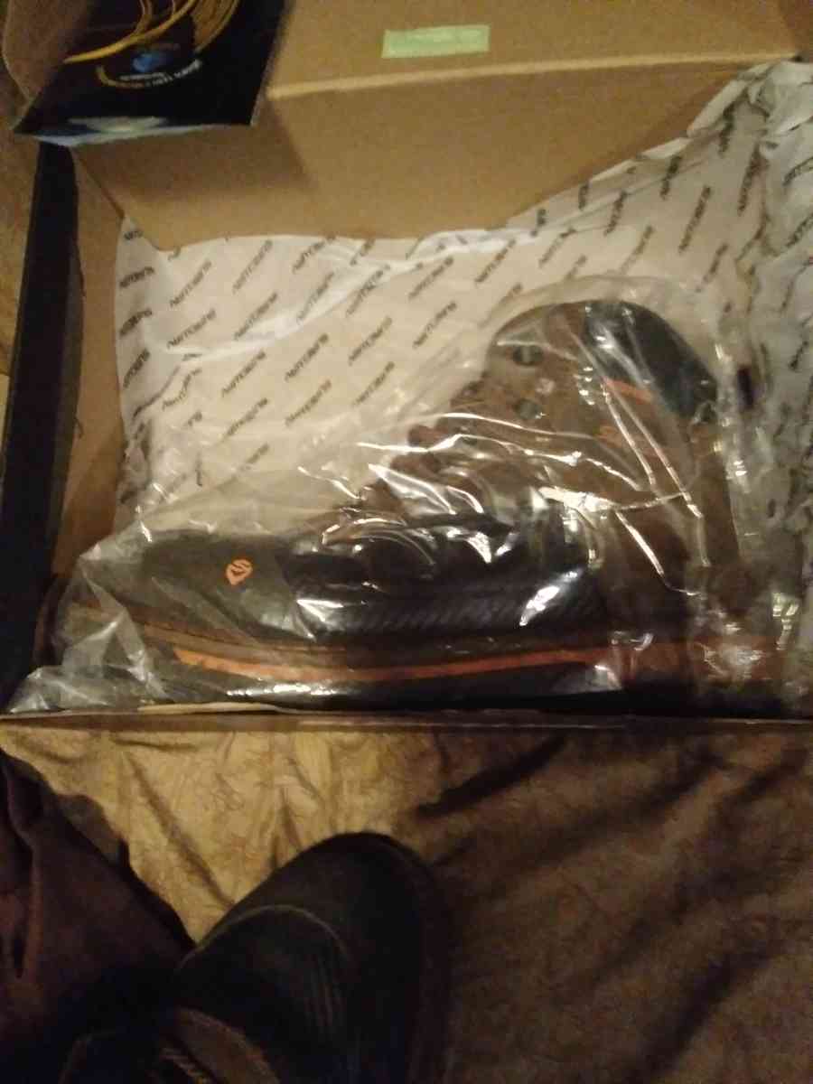 I cannot wear these boots anymore theyre size 13 wide - Saint Cloud, Minnesota - FleaMarketBay