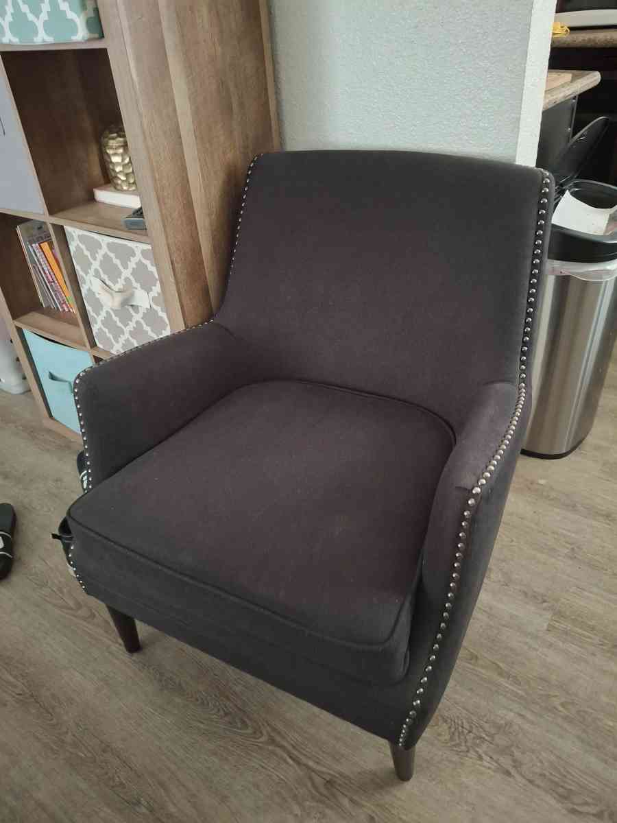 2 black chairs - Las Vegas, Nevada - FleaMarketBay