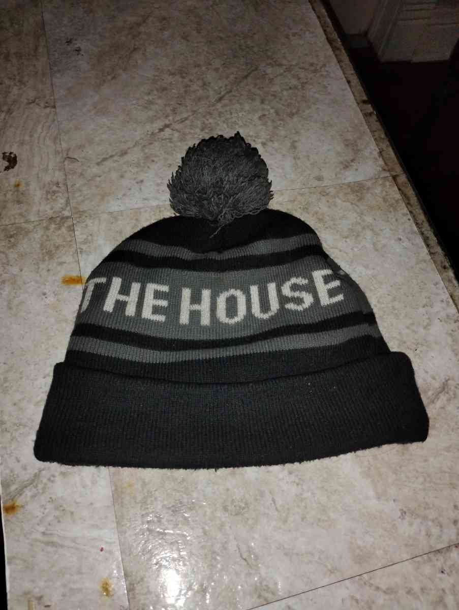 the house very nice skull cap like new fits good and is warm - Saint Joseph, Missouri - FleaMarketBay