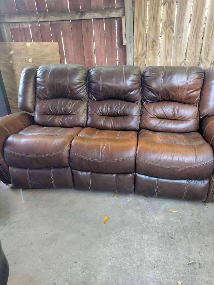 leather couch - San Antonio, Texas - FleaMarketBay