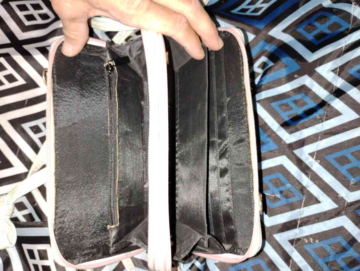 crossbody purse - Adair, Oklahoma - FleaMarketBay