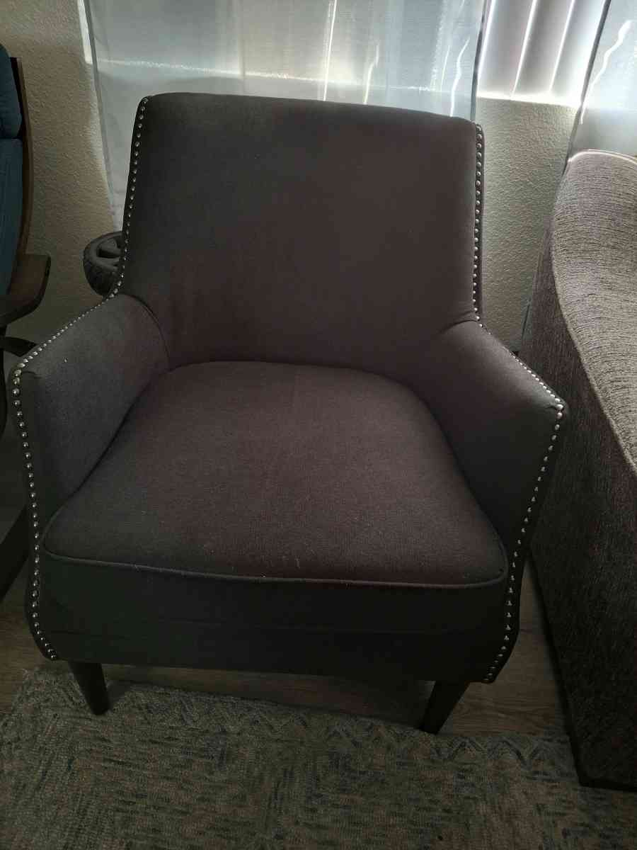 2 black chairs - Las Vegas, Nevada - FleaMarketBay