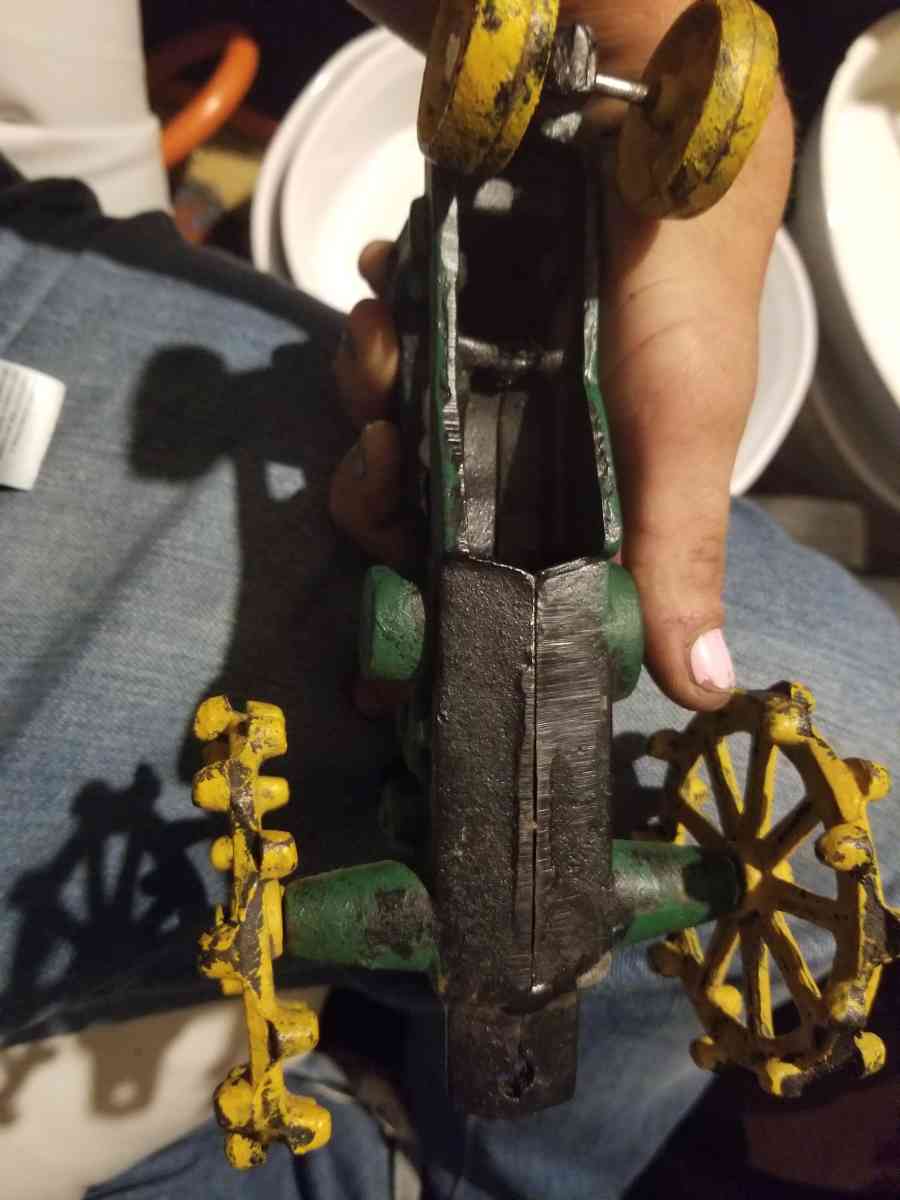 Cast Iron tractor unbranded - Brazoria, Texas - FleaMarketBay