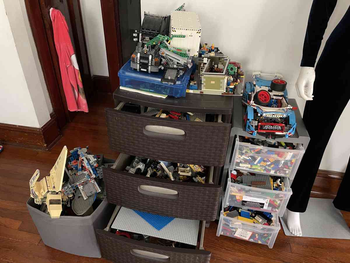 Tons and tons of legos not separating