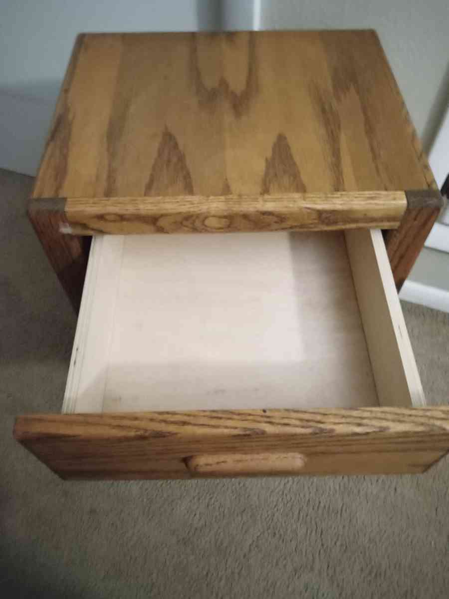 Solid wood Nightstand - Colorado Springs, Colorado - FleaMarketBay