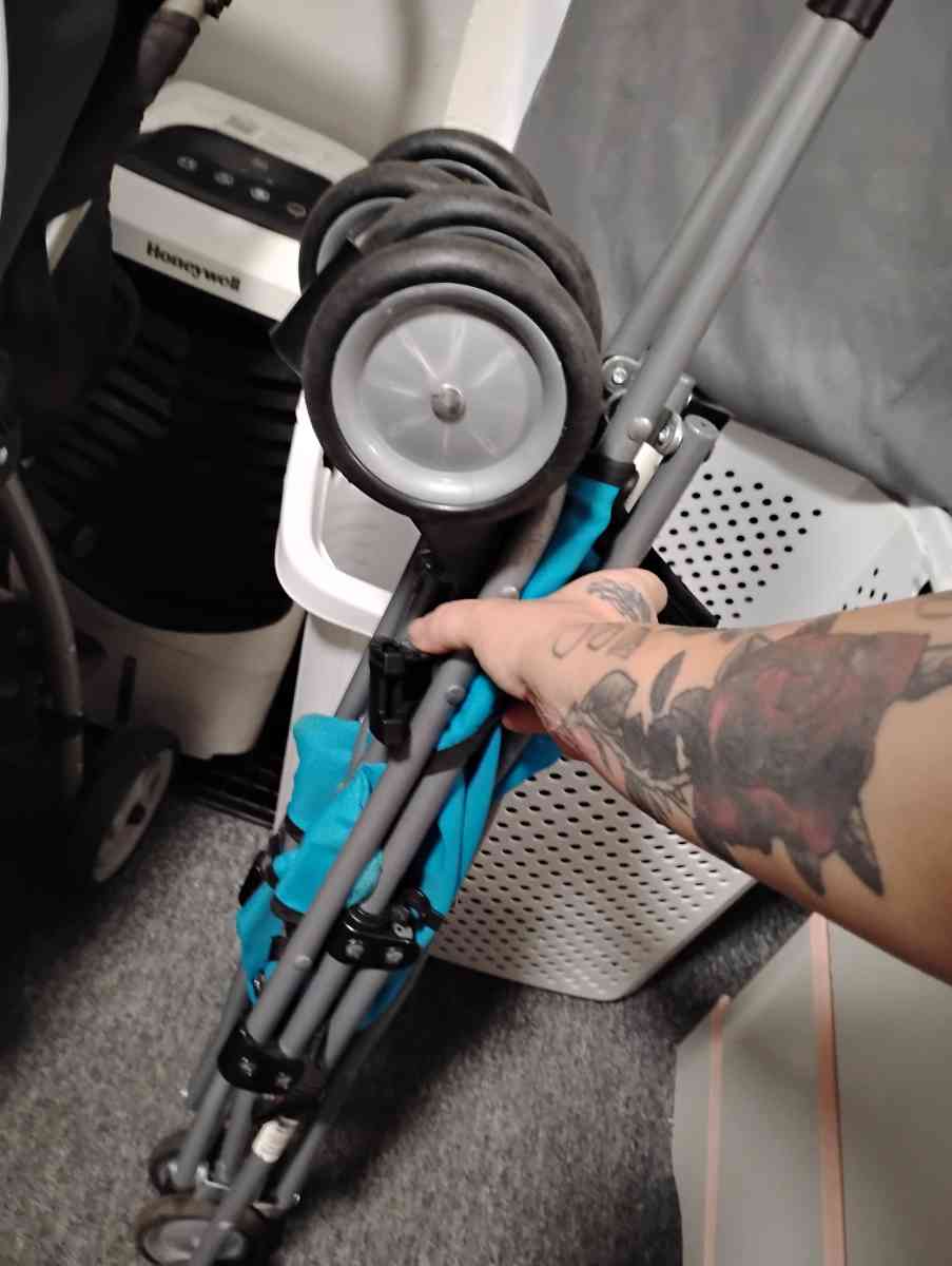 strollers - Fort Wayne, Indiana - FleaMarketBay