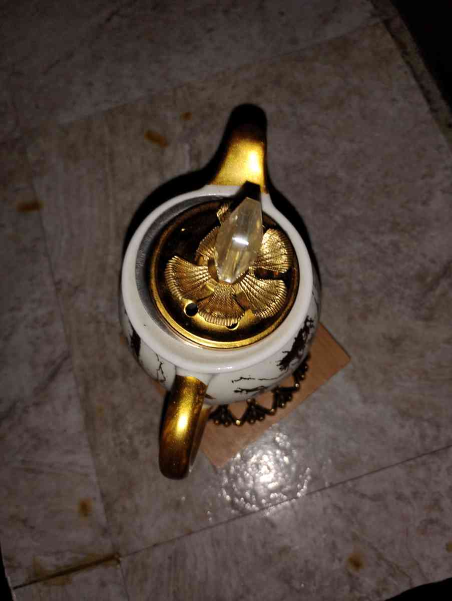 gold and white teacup - Saint Joseph, Missouri - FleaMarketBay