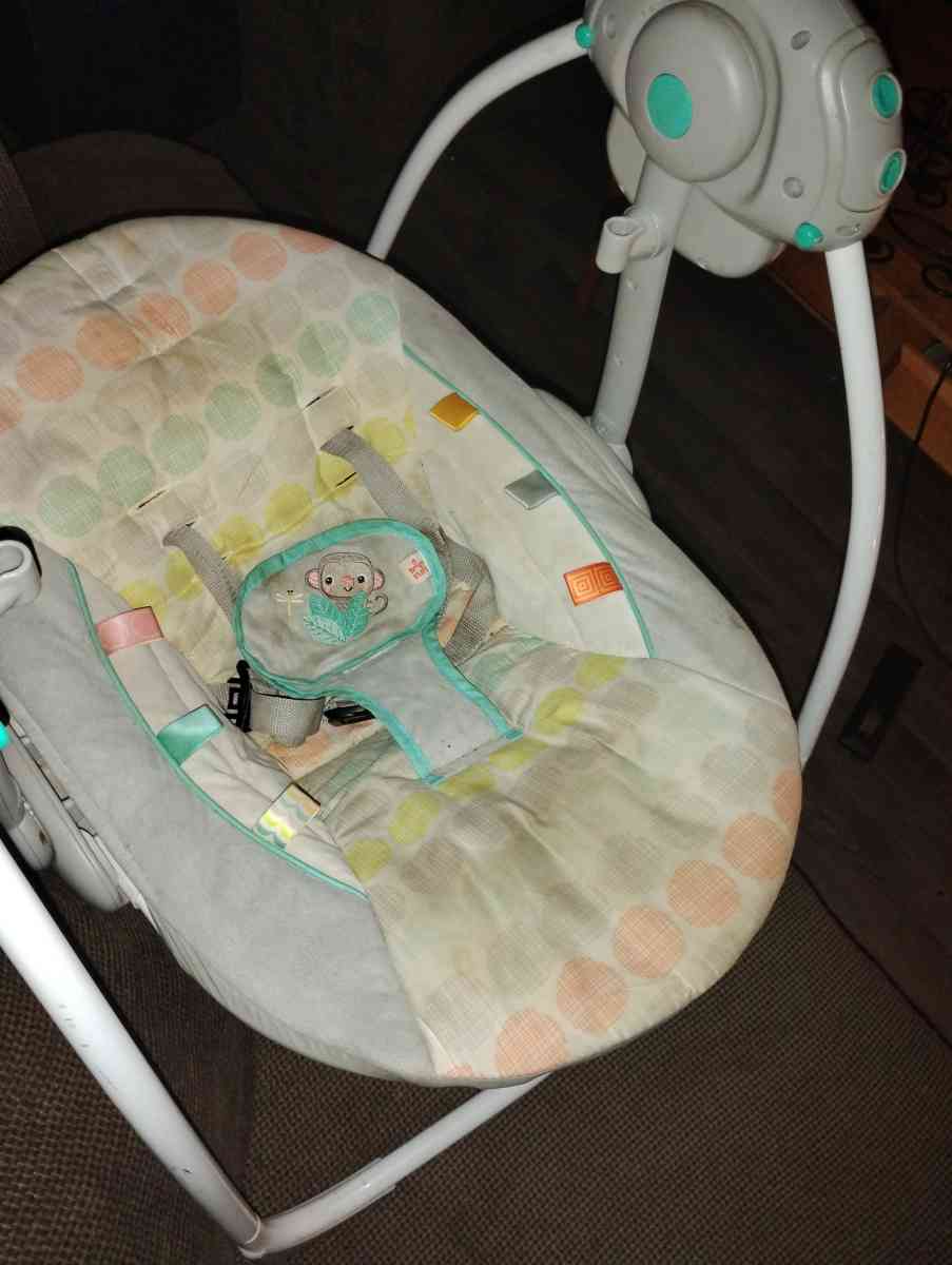2 different baby swing - Fort Wayne, Indiana - FleaMarketBay