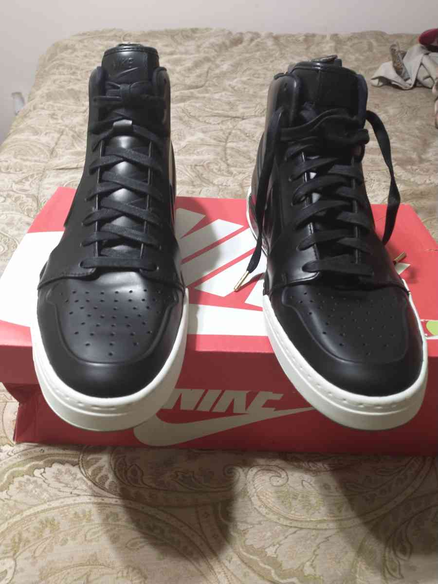 Nike Shoes - Bakersfield, California - FleaMarketBay