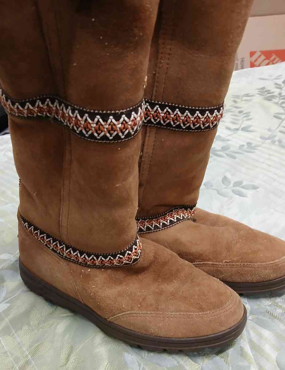 ugg boots - Methuen, Massachusetts - FleaMarketBay