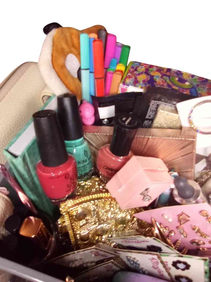 Boxy Charm Beauty Gift Box - Jacksonville, Florida - FleaMarketBay