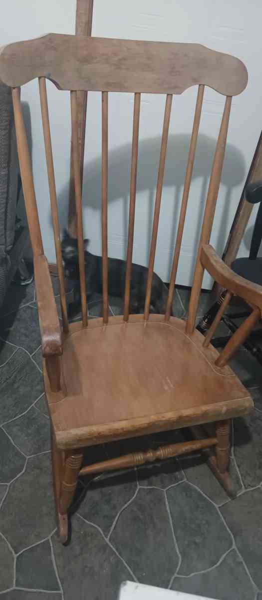 rocking chairs - Agency, Missouri - FleaMarketBay