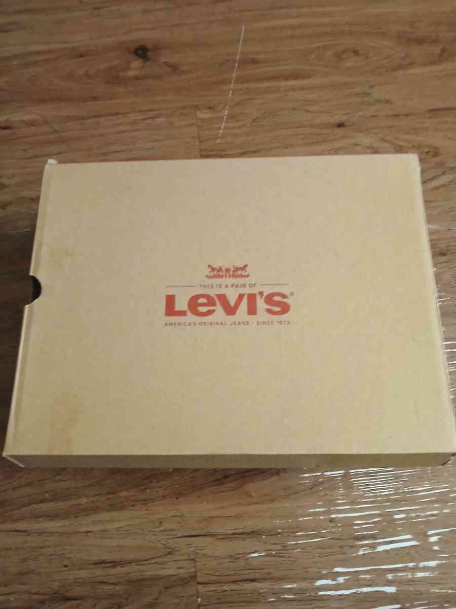 woman levi shoes - Hanover Park, Illinois - FleaMarketBay