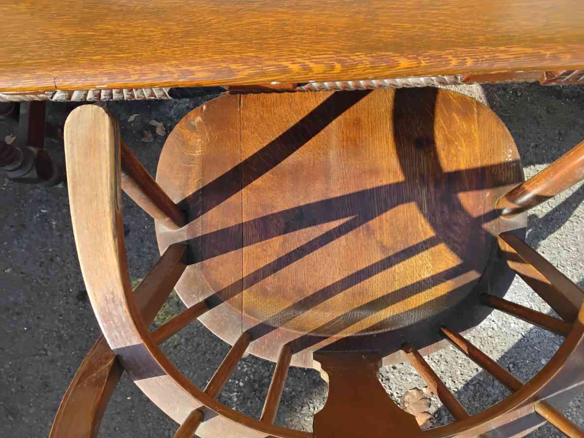 Well Made Wooden Dining Room Table with Chairs Like New - Williamstown, New Jersey - FleaMarketBay