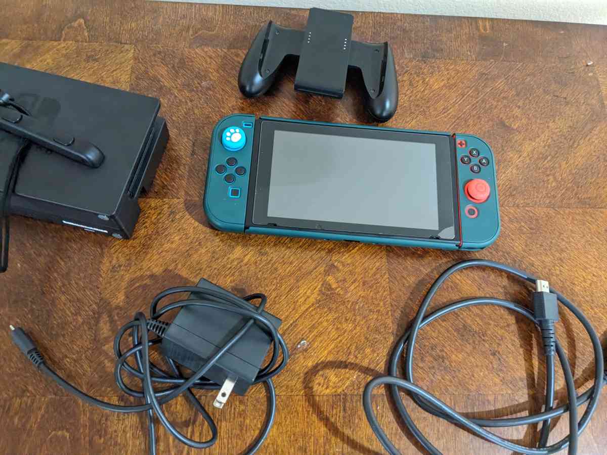 Barely Used Nintendo Switch w accessories Includes Fortnite - Irvine, California - FleaMarketBay