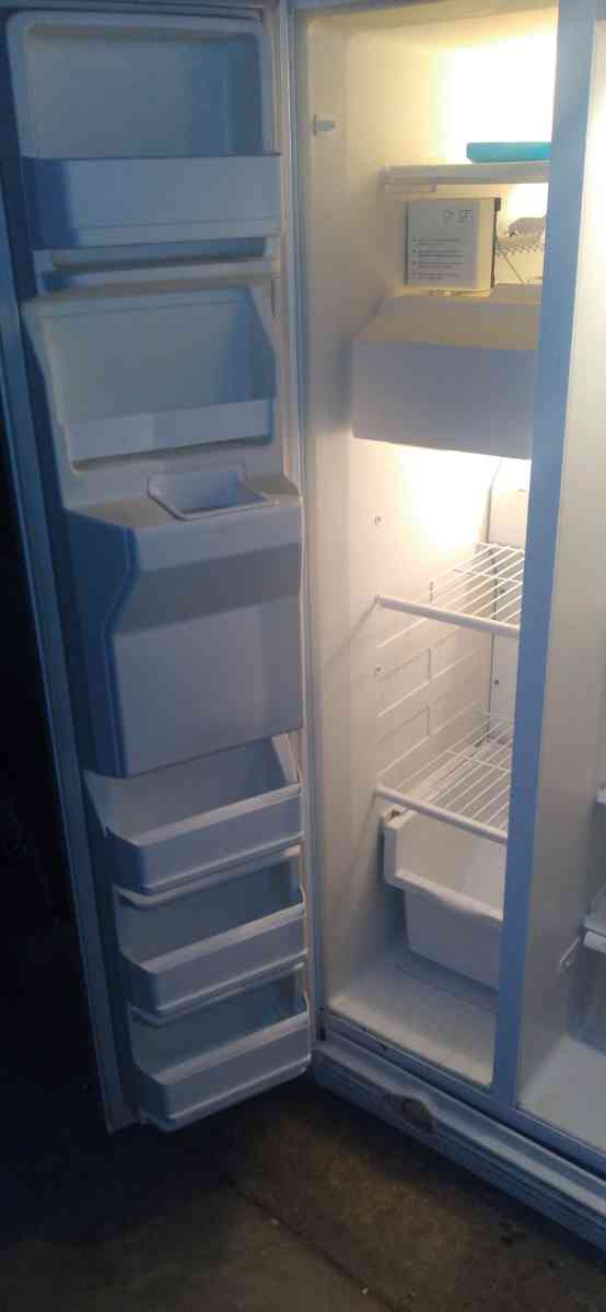 refrigerator - Bakersfield, California - FleaMarketBay
