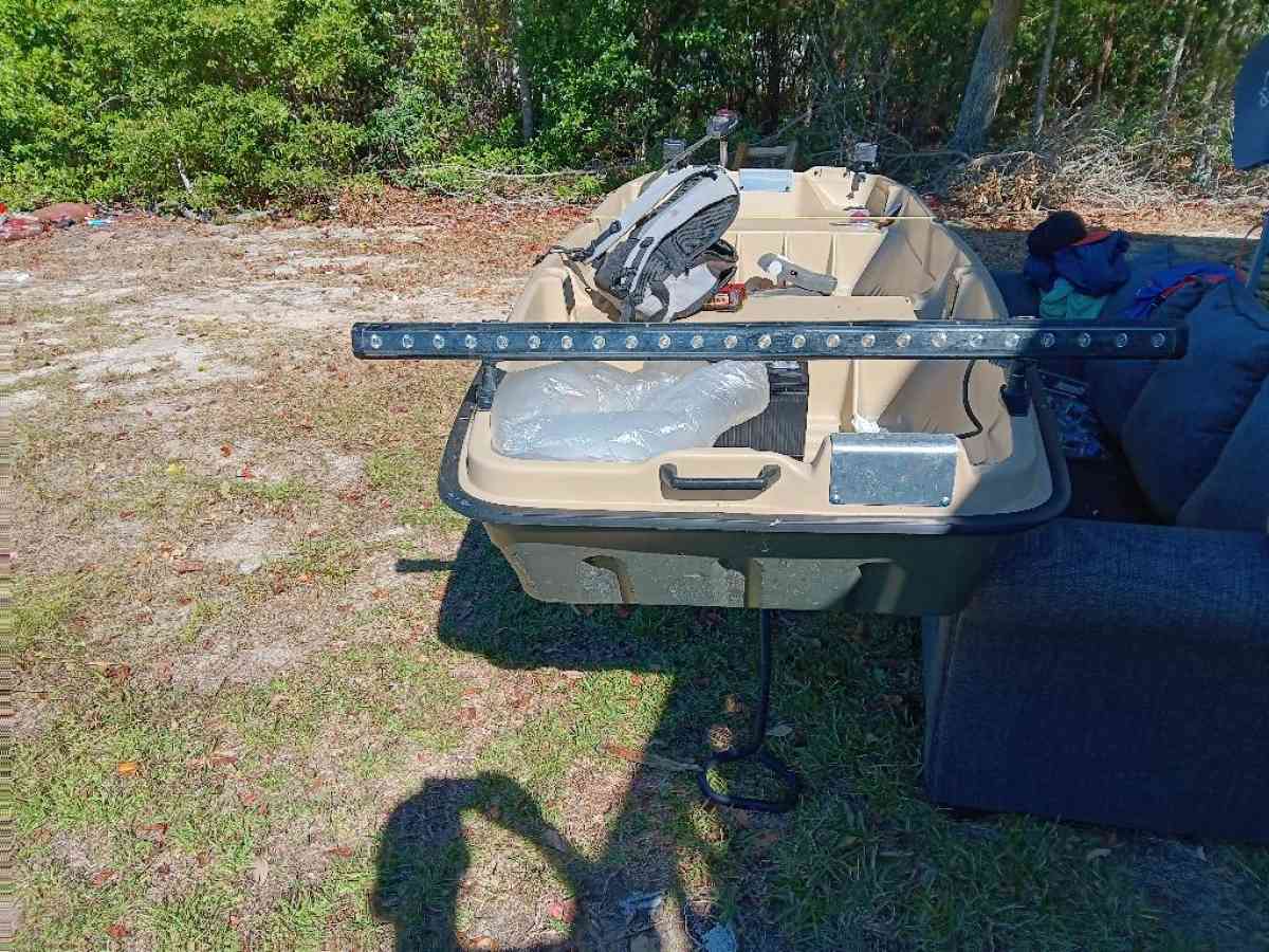 Pelican intruder 12 foot Jon boat - Lexington, South Carolina - FleaMarketBay