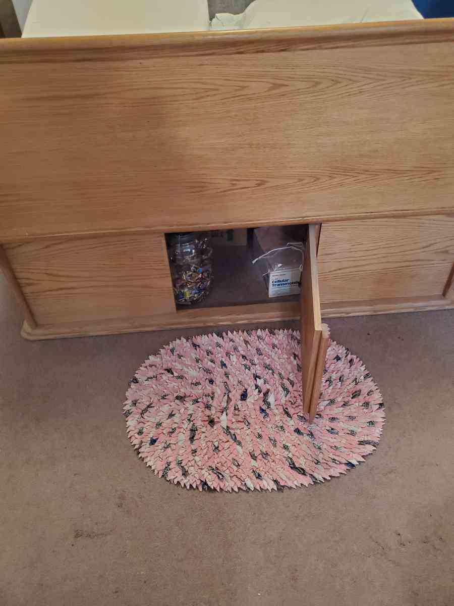 Solid oak queen sleigh platform bed with 12 drawers - Aztec, New Mexico - FleaMarketBay