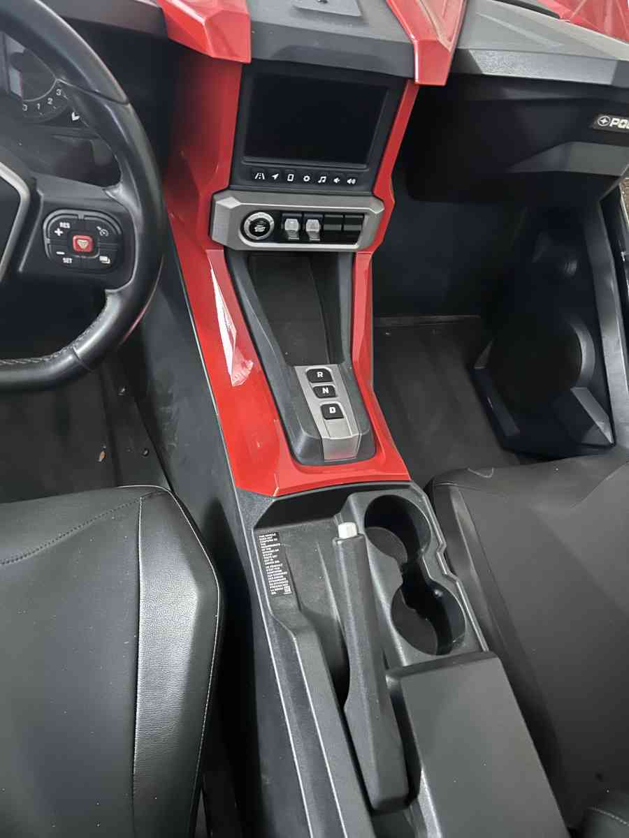 BEAUTIFUL 2020 POLARIS SLINGSHOT SL - Kansas City, Missouri - FleaMarketBay