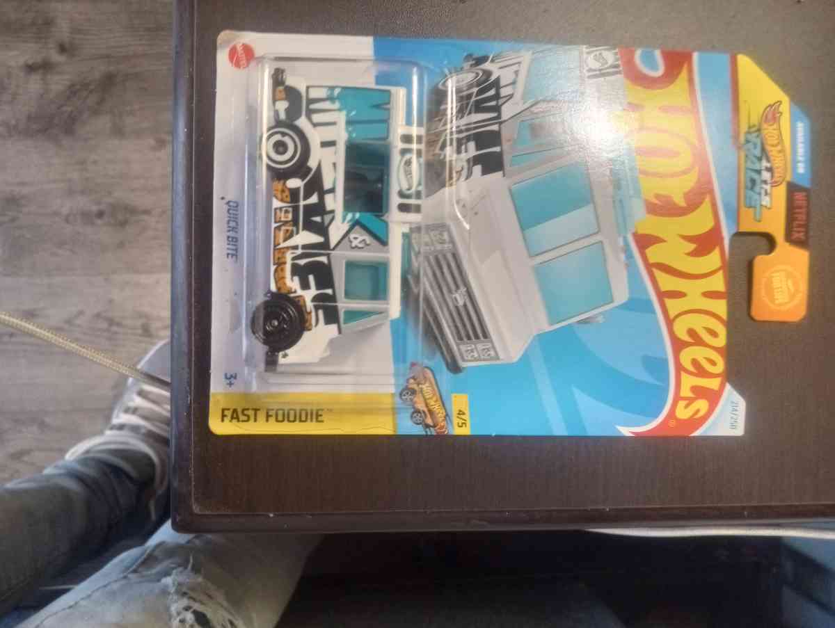 Hot Wheels Milk n Cookies quick bite - Beaumont, Texas - FleaMarketBay