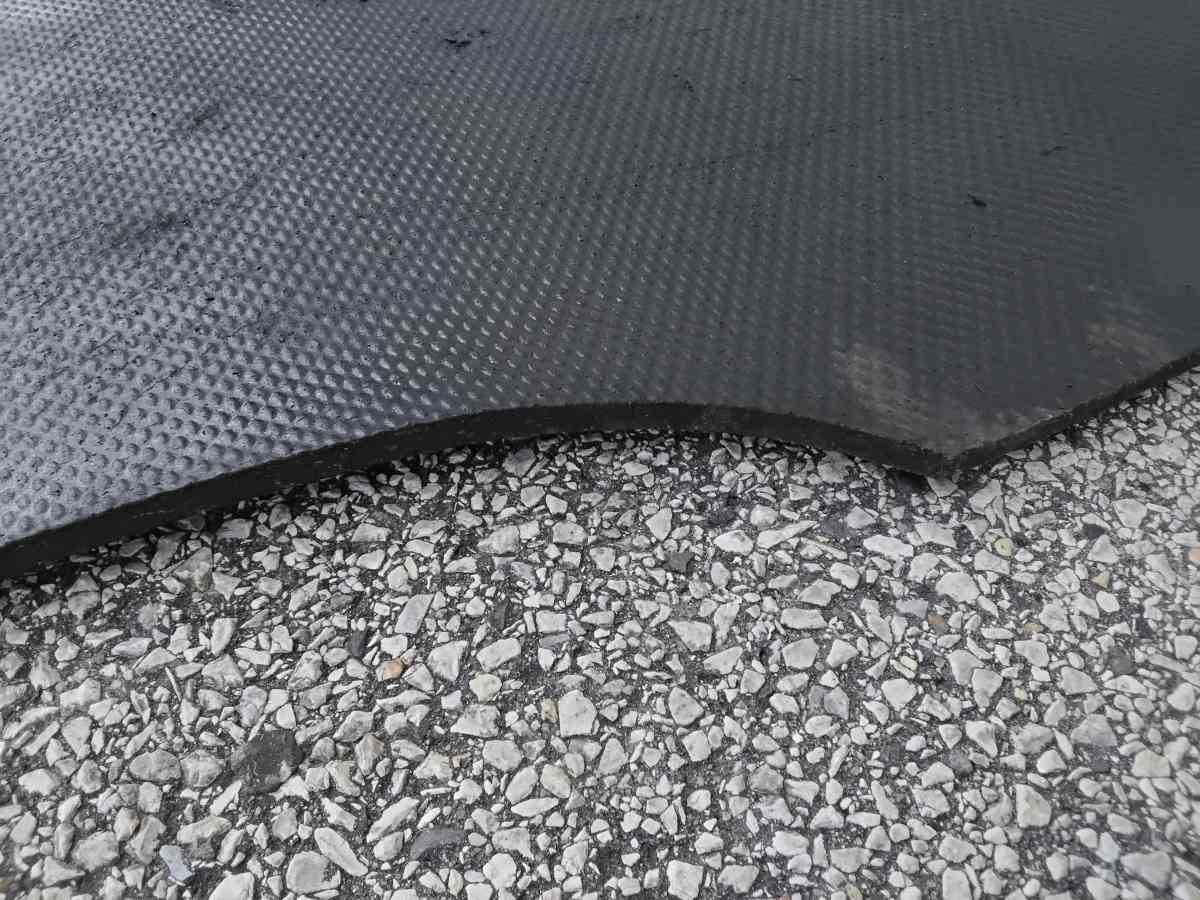 Nice Black 2006 Chevy Colorado Truck bed Mat 6 X 4 OEM - Williamstown, New Jersey - FleaMarketBay