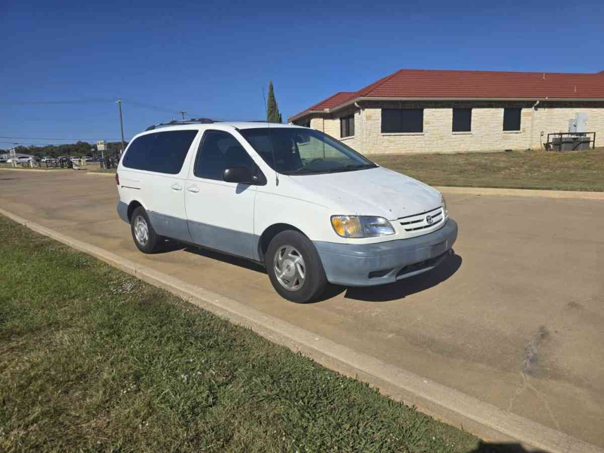 2001 Toyota Sienna LE - Mansfield, Texas - FleaMarketBay