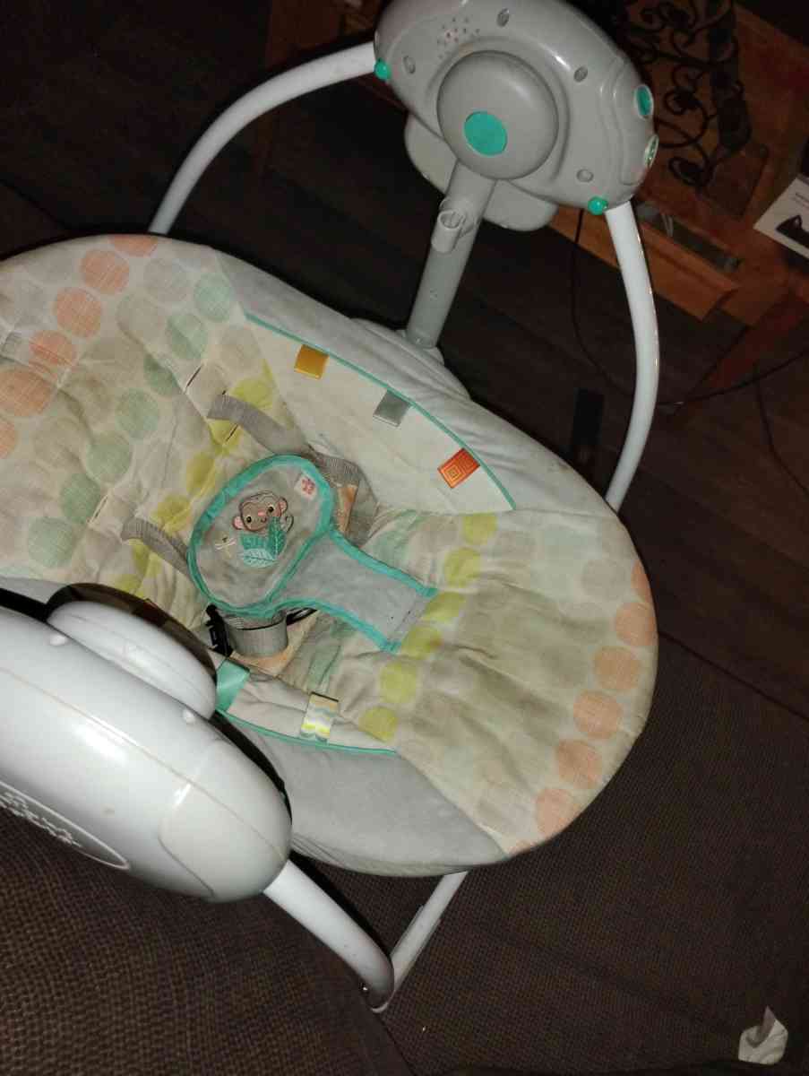 2 different baby swing - Fort Wayne, Indiana - FleaMarketBay