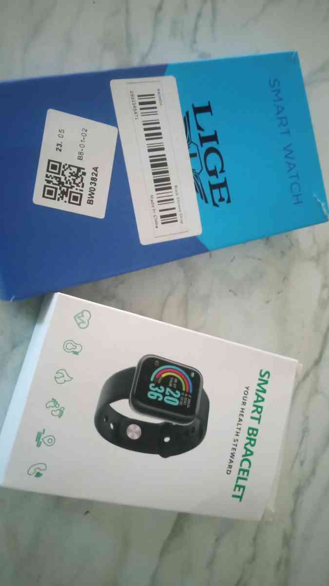 the 2 smart watchs - Belmont, California - FleaMarketBay