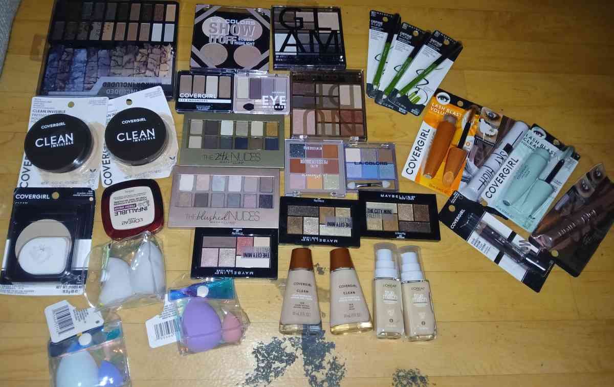 all kinds of makeup - Opelika, Alabama - FleaMarketBay
