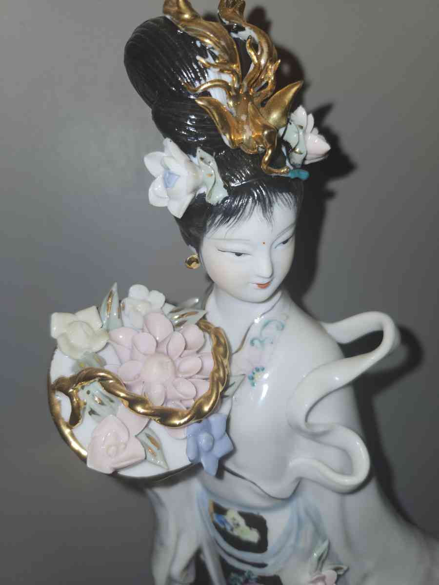 Geisha Woman - Easton, Massachusetts - FleaMarketBay