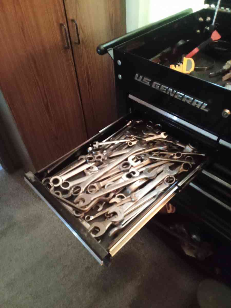 us General toolbox with tools - Tiffin, Ohio - FleaMarketBay