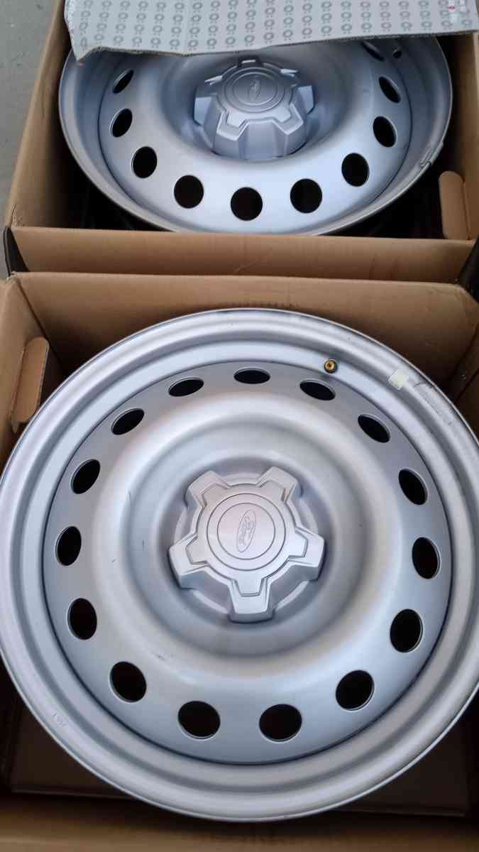 the set of 4 wheels original Ford - Belmont, California - FleaMarketBay