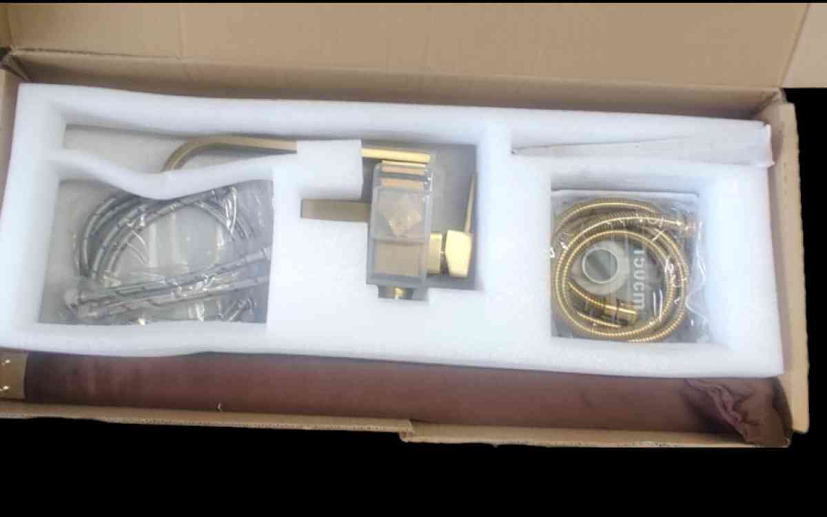 Bathtub Faucet With Brass Handle And Single Handed Shower - Houston, Texas - FleaMarketBay