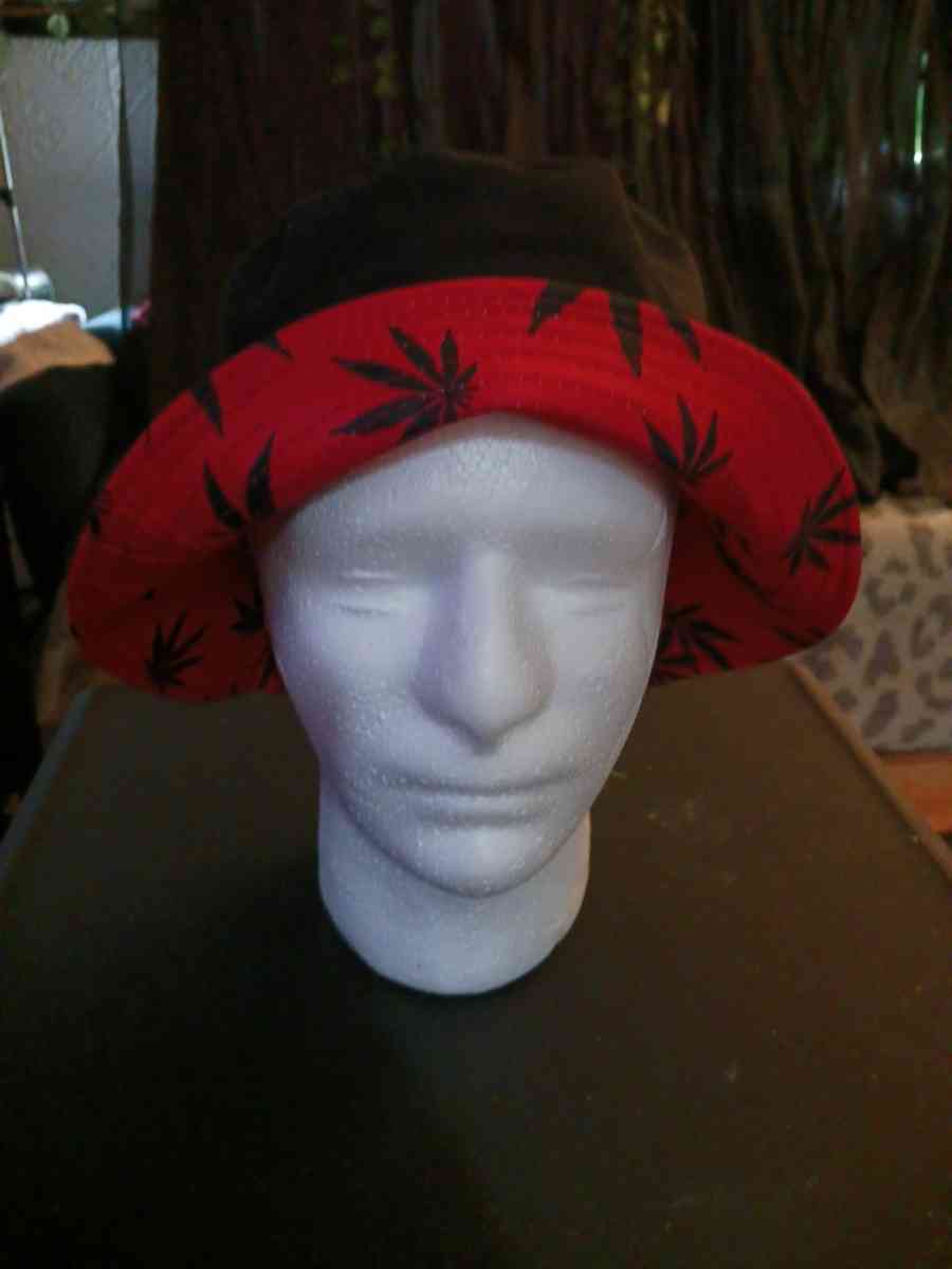 New reversible red leaf bucket hat - Keysville, Virginia - FleaMarketBay