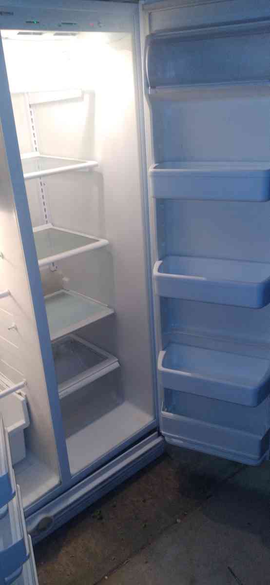 refrigerator - Bakersfield, California