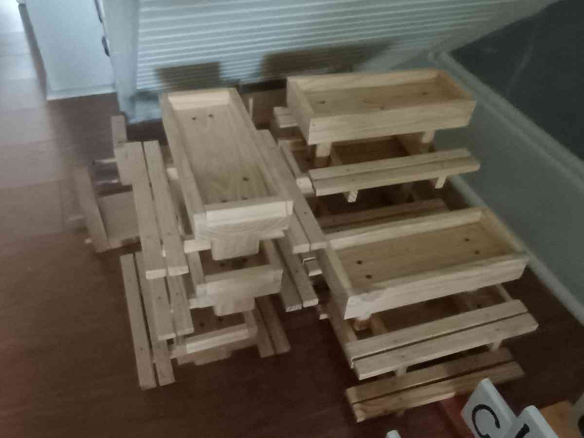 Bird or Squirrel Feeders - Christiana, Tennessee - FleaMarketBay