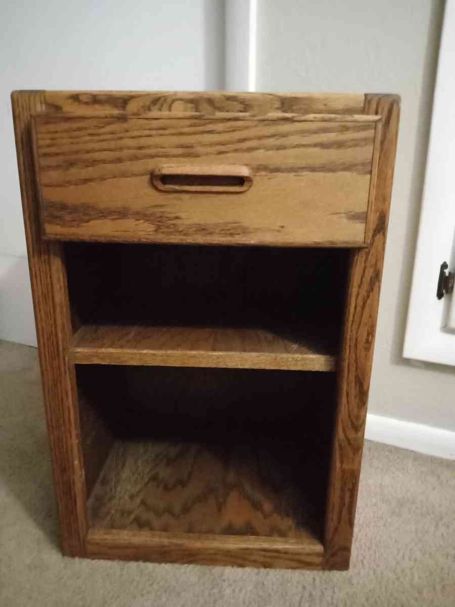 Solid wood Nightstand - Colorado Springs, Colorado - FleaMarketBay
