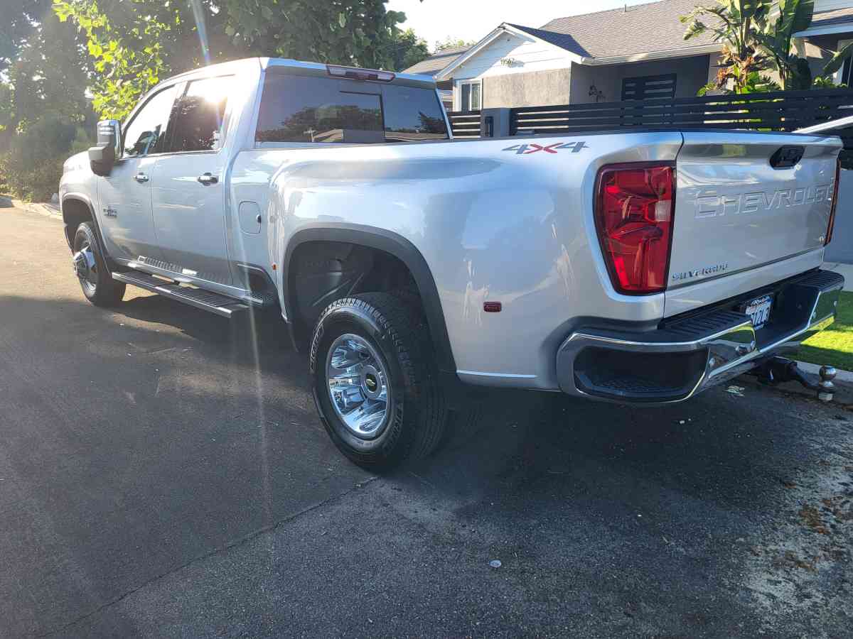 2022 Silverado 3500 Dually  Texas Adition - Reseda, California - FleaMarketBay