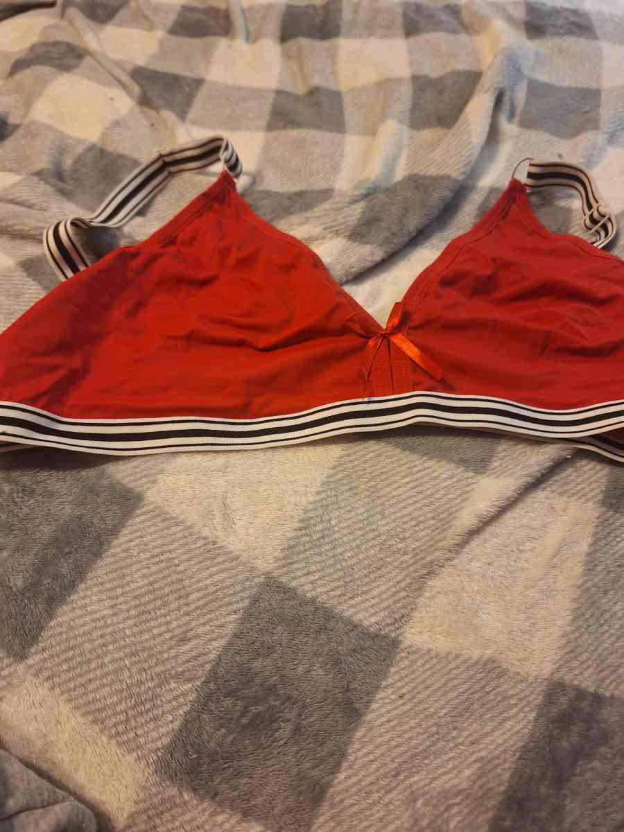 Red non padded bra - Berwick, Pennsylvania - FleaMarketBay