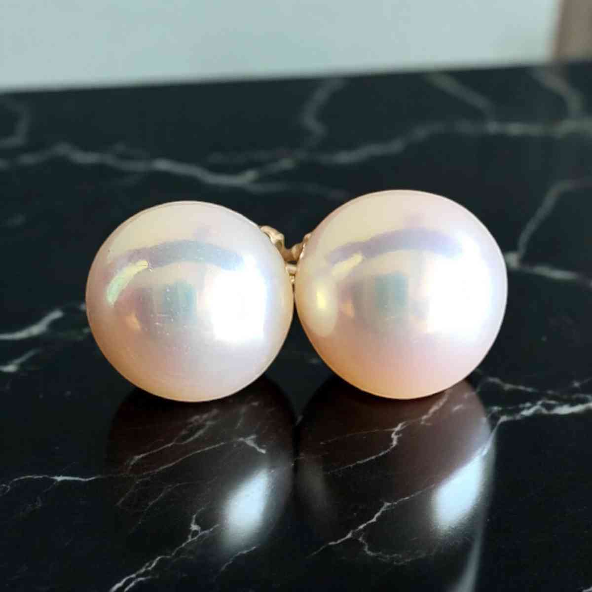 Edison perals 12 Milimiters in 14 Karat gold