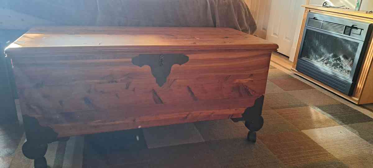 Lane cedar hope chest - Richmond, Virginia