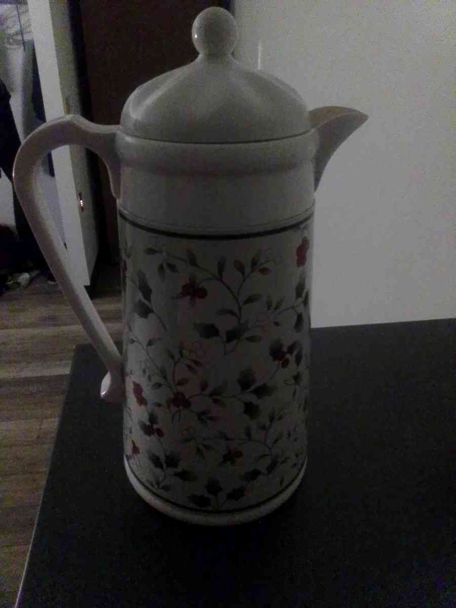 mistletoe Christmas Thermos without bow - Mingo Junction, Ohio - FleaMarketBay